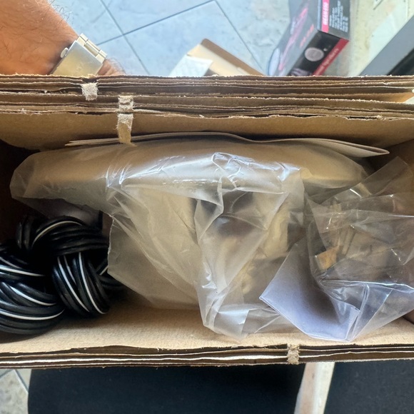 Car power CRB13 speakers 
New in original box 
White - Picture 4 of 8